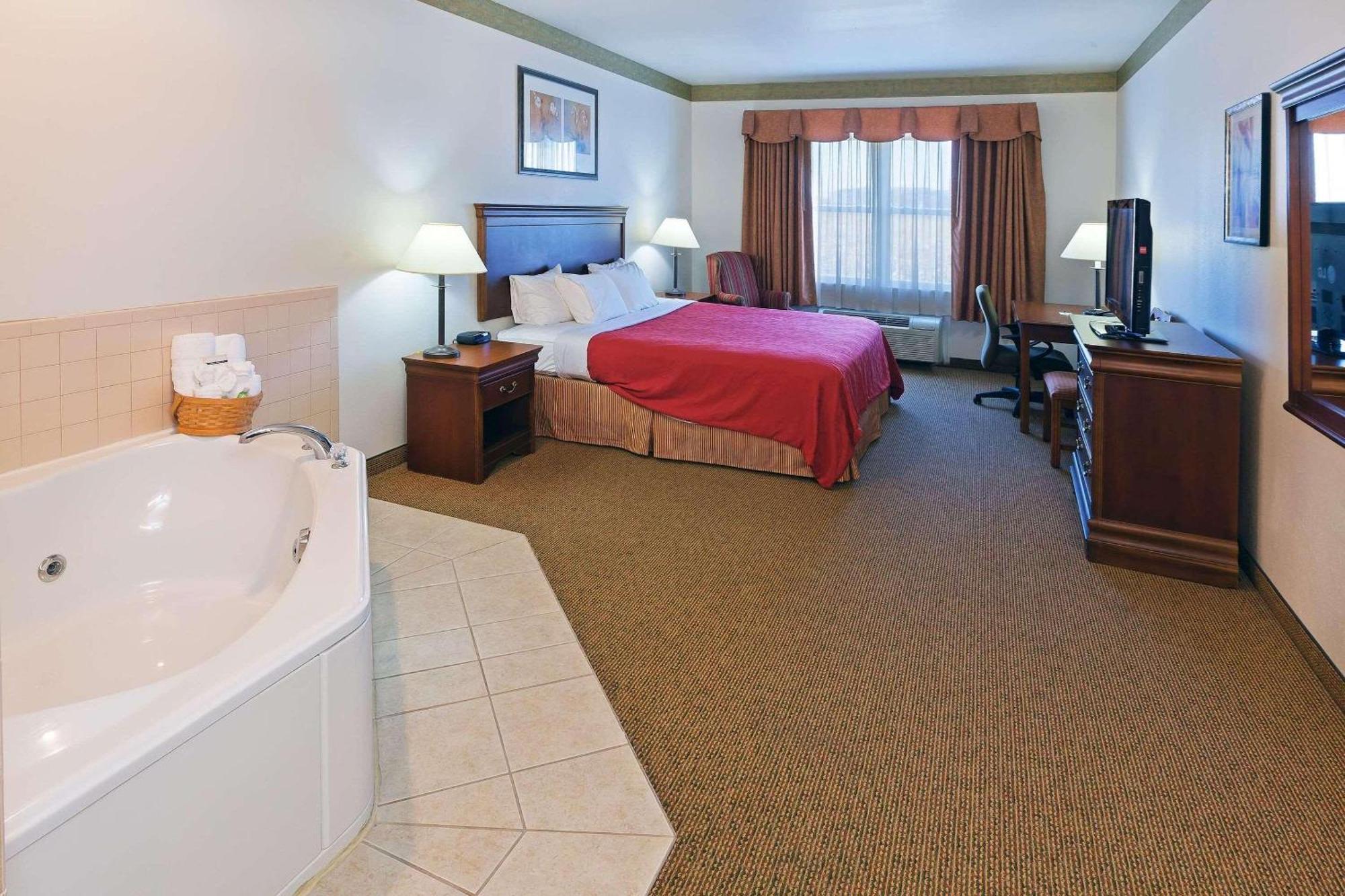 Country & By Radisson, Chambersburg, Pa 2*