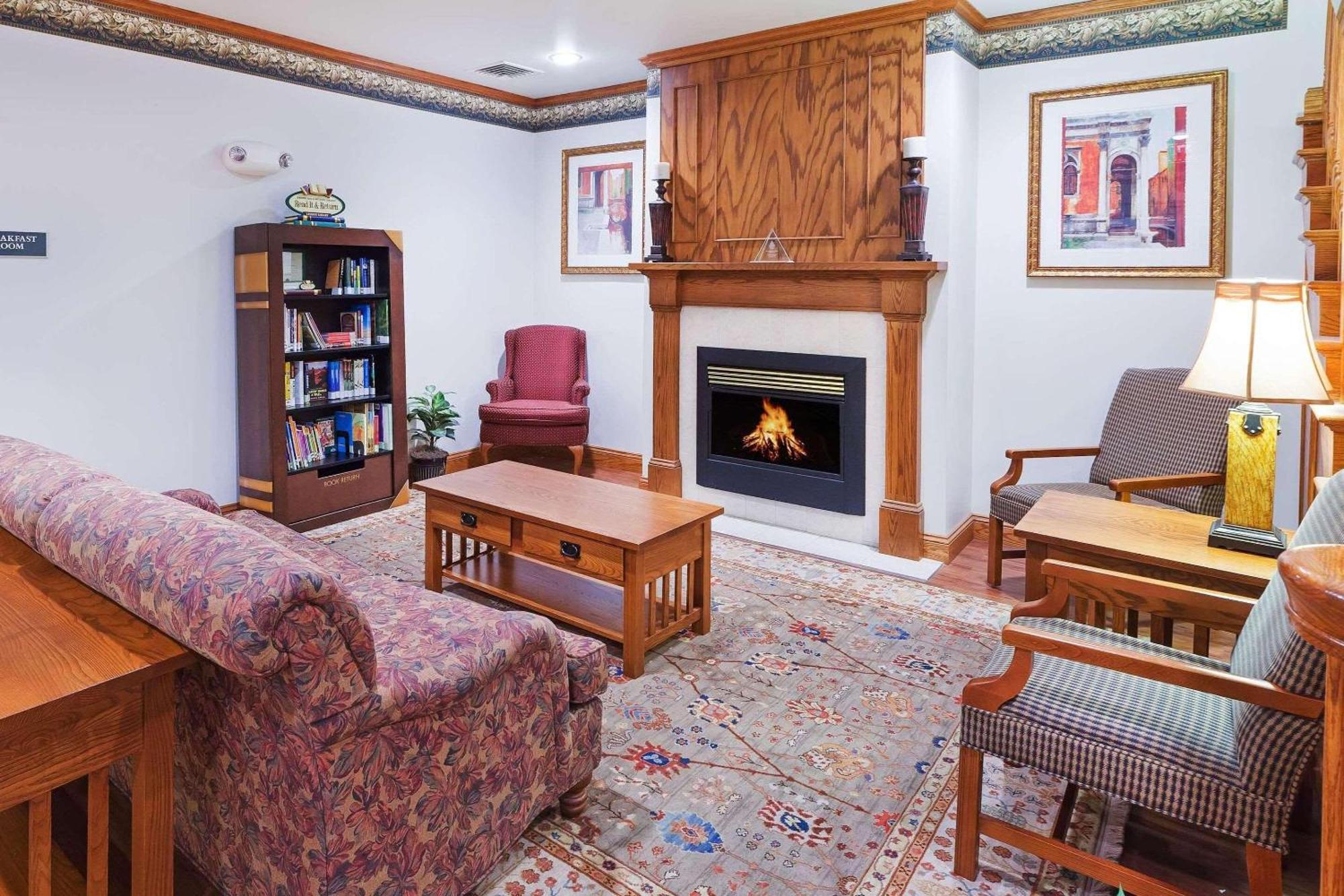 Country & By Radisson, Chambersburg, Pa 2*