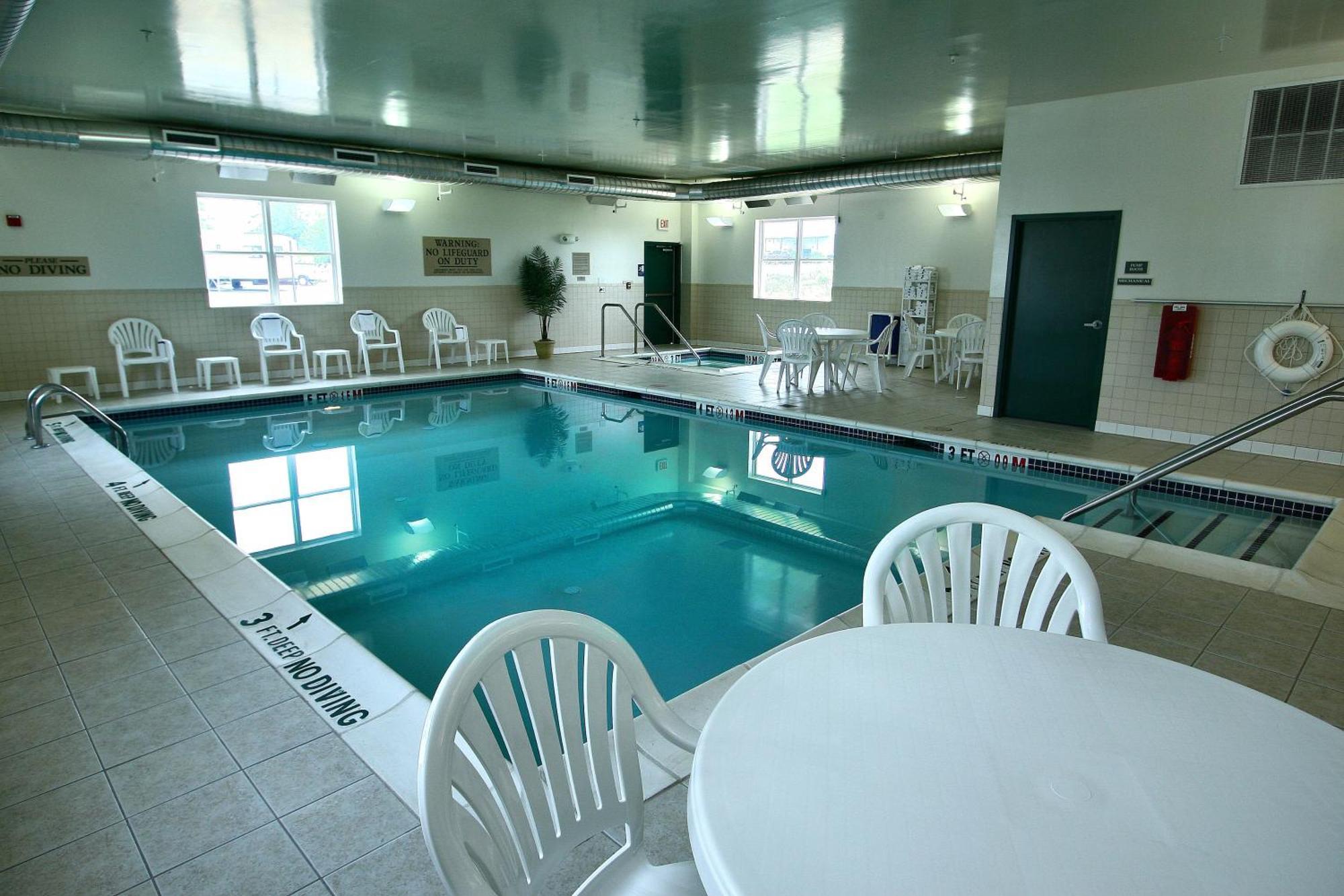 Hotel Country & By Radisson, Chambersburg, Pa