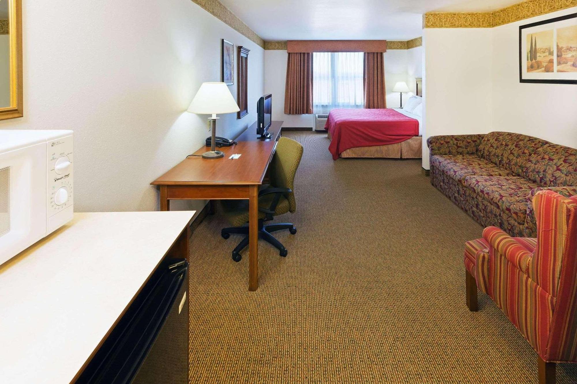 Country & By Radisson, Chambersburg, Pa Hotel 2*