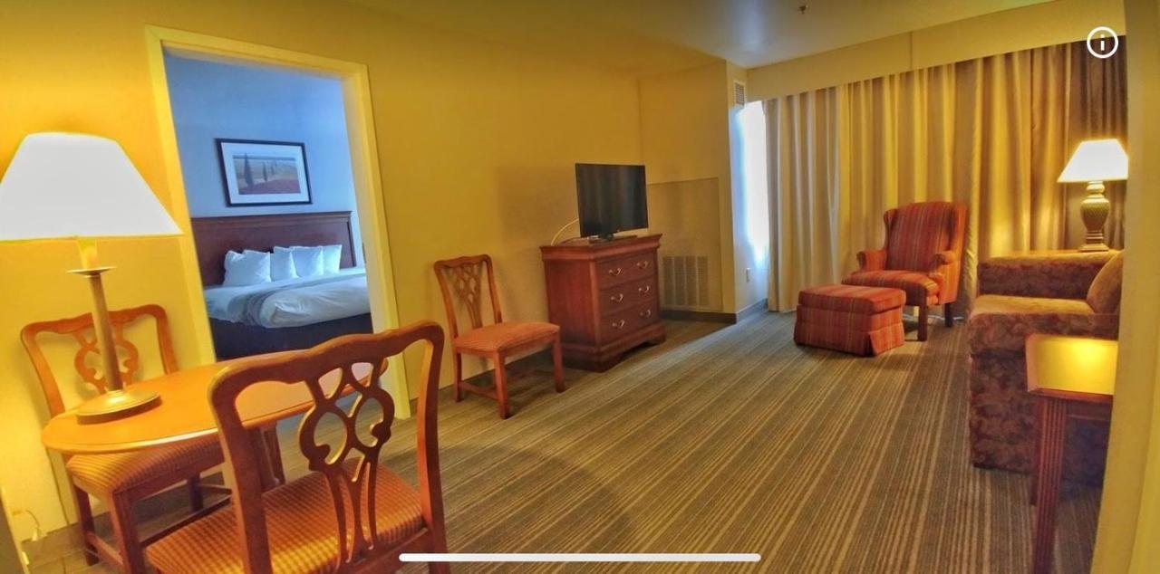 Country & By Radisson, Chambersburg, Pa 2*