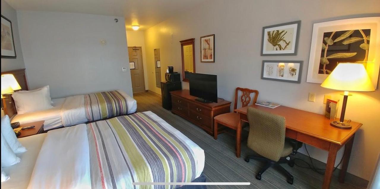 Country & By Radisson, Chambersburg, Pa