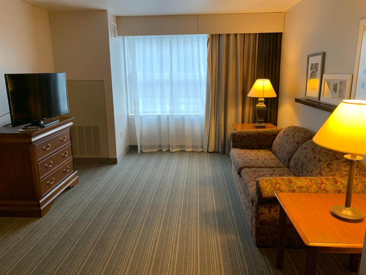 Country & By Radisson, Chambersburg, Pa 2*