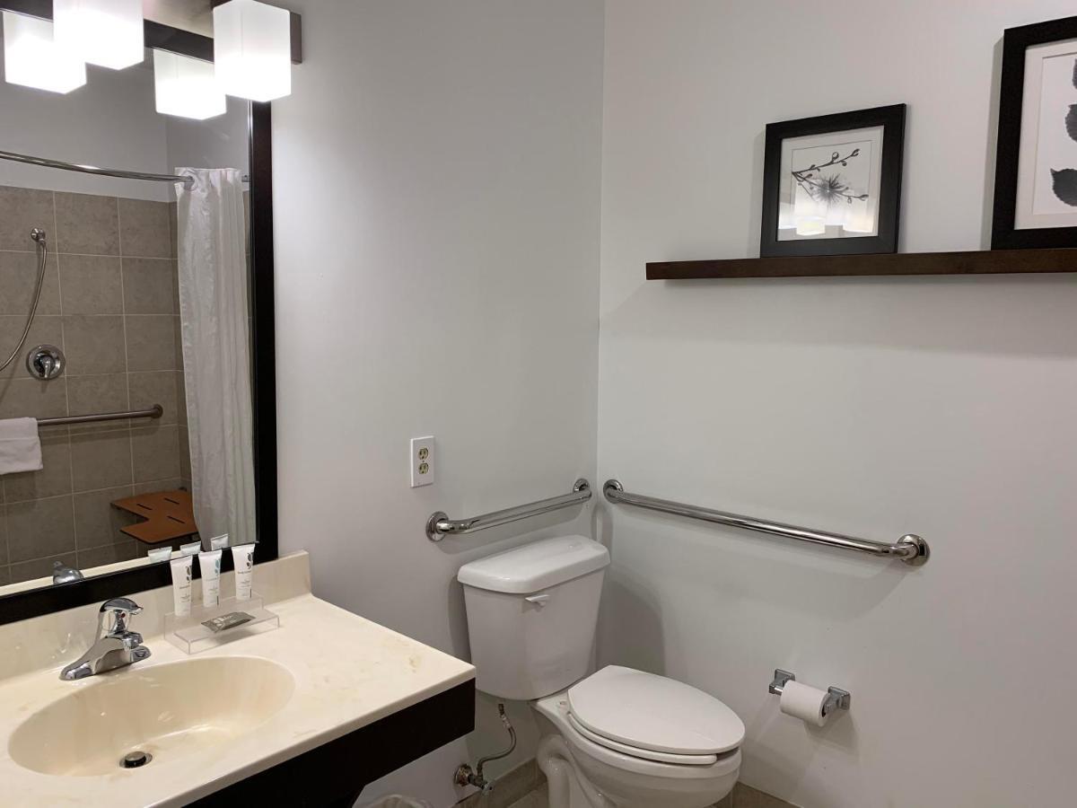 Country & By Radisson, Chambersburg, Pa 2*