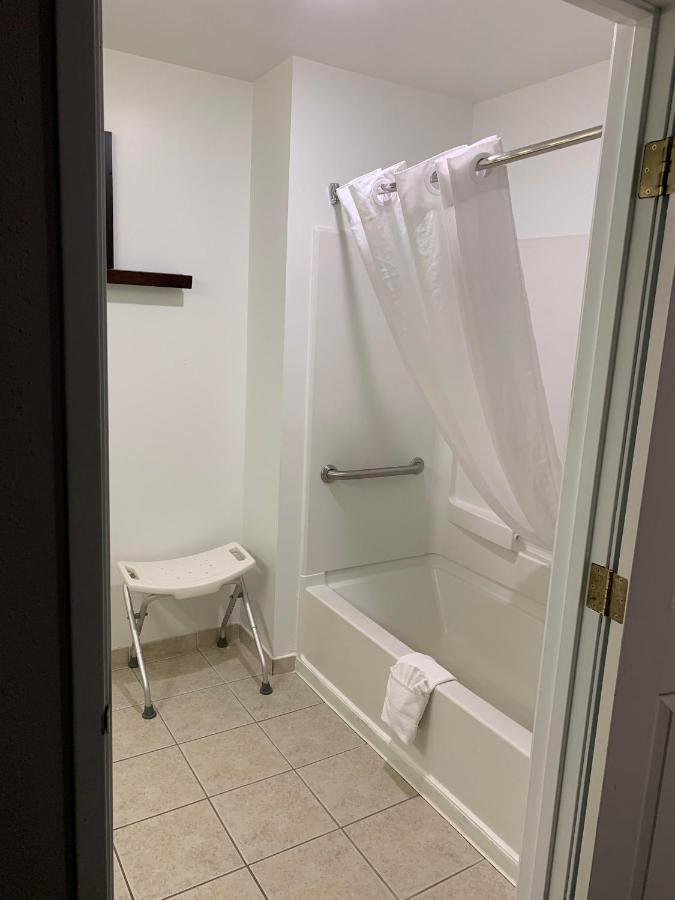 Hotel Country & By Radisson, Chambersburg, Pa